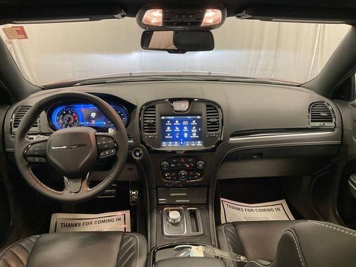 Velvet Red Pearlcoat 2023 Chrysler 300