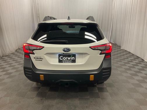 Crystal White Pearl 2024 Subaru Outback Wilderness