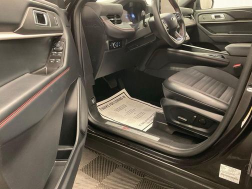 Black Metallic 2025 Ford Explorer ST-Line