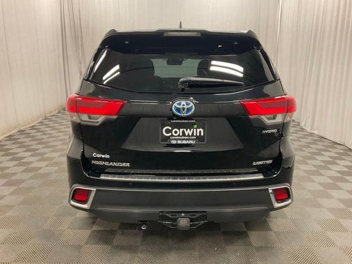Midnight Black Metallic 2018 Toyota Highlander Hybrid Limited Platinum