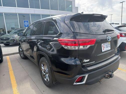 Midnight Black Metallic 2018 Toyota Highlander Hybrid Limited Platinum