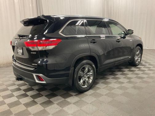 Midnight Black Metallic 2018 Toyota Highlander Hybrid Limited Platinum