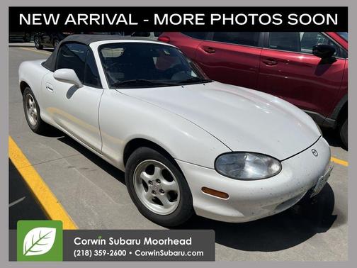 White 1999 Mazda MX-5 Miata
