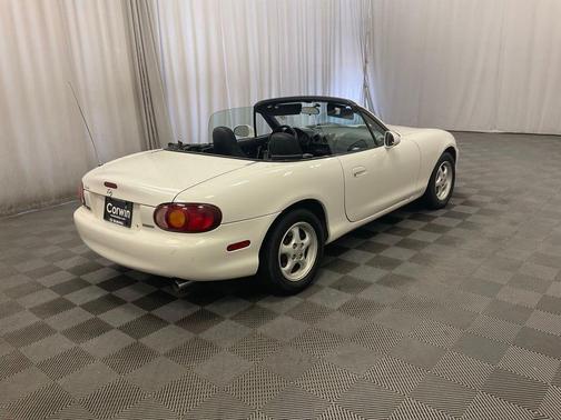 White 1999 Mazda MX-5 Miata
