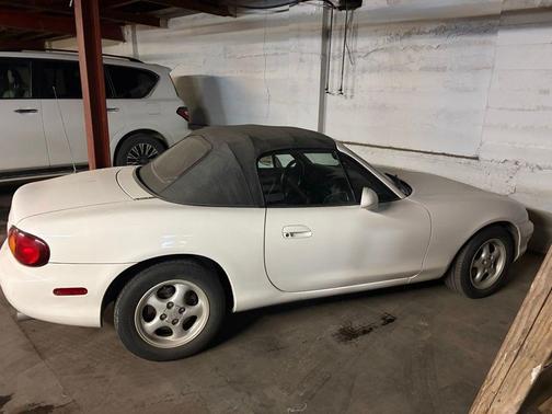 White 1999 Mazda MX-5 Miata