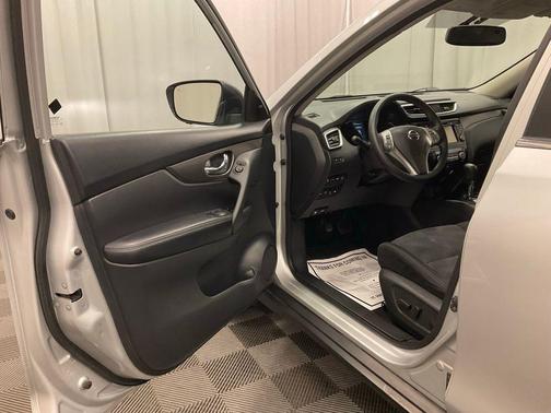 Brilliant Silver 2015 Nissan Rogue SV