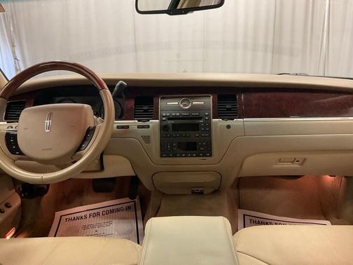 Light French Silk Clearcoat Metallic 2007 Lincoln Town Car Signature Limited