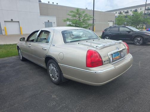 Light French Silk Clearcoat Metallic 2007 Lincoln Town Car Signature Limited