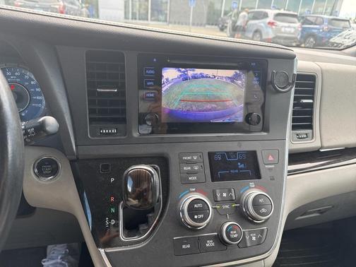 2017 Toyota Sienna XLE