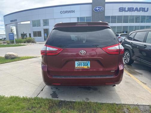2017 Toyota Sienna XLE
