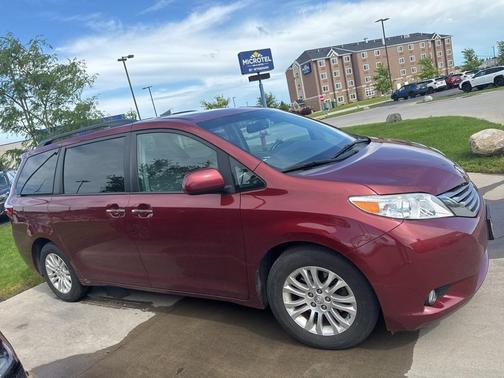 2017 Toyota Sienna XLE