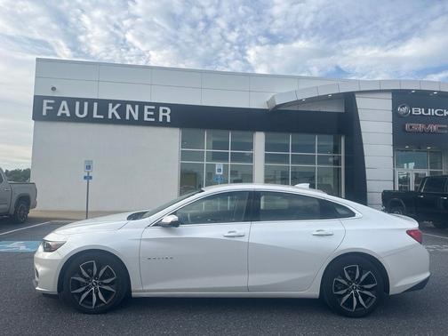 Iridescent Pearl Tricoat 2017 Chevrolet Malibu LT