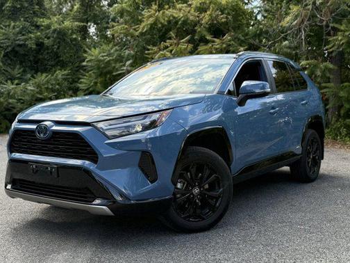 2022 Toyota RAV4 Hybrid SE