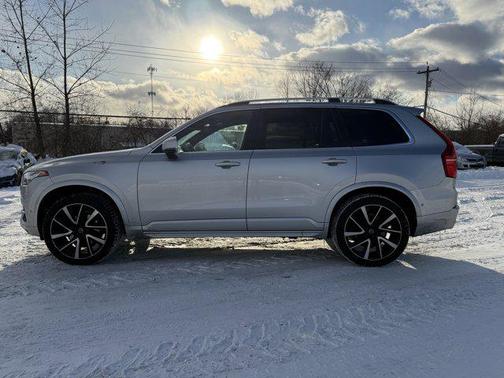 2018 Volvo XC90 T6 Momentum
