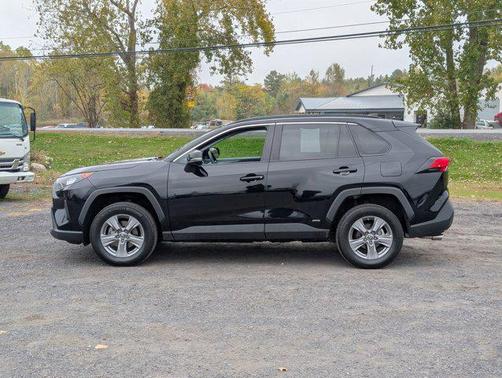 2022 Toyota RAV4 Hybrid LE