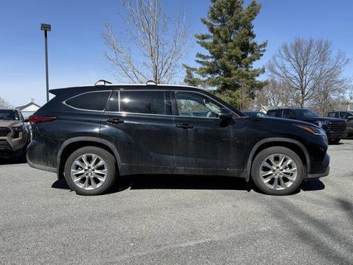 Midnight Black Metallic 2023 Toyota Highlander Limited