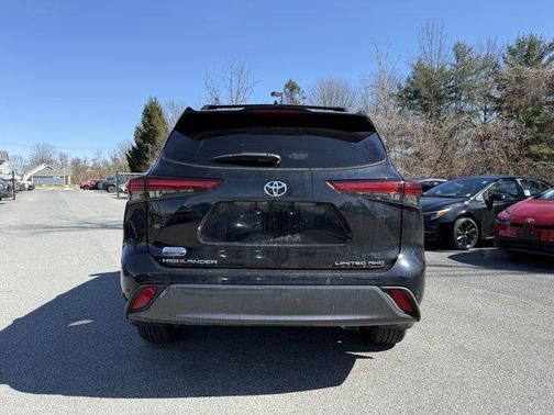 Midnight Black Metallic 2023 Toyota Highlander Limited