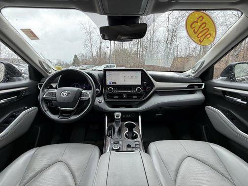 Midnight Black Metallic 2023 Toyota Highlander Limited