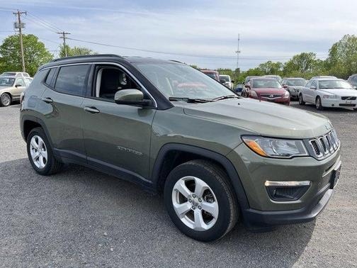 Photo 4 of 4 of 2020 Jeep Compass Latitude