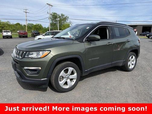 Photo 1 of 4 of 2020 Jeep Compass Latitude