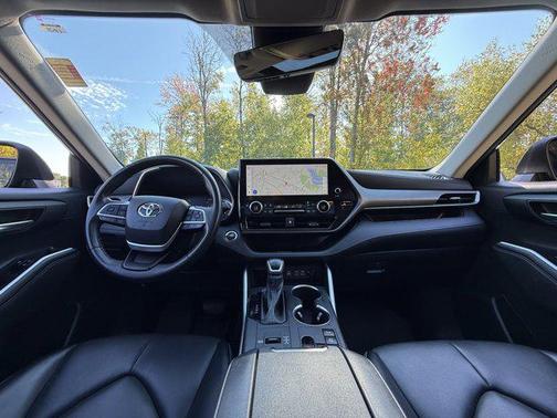 2023 Toyota Highlander Hybrid XLE