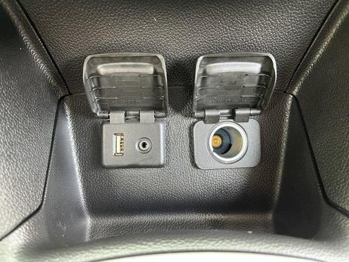 Photo 4 of 32 of 2018 Chevrolet Cruze LS
