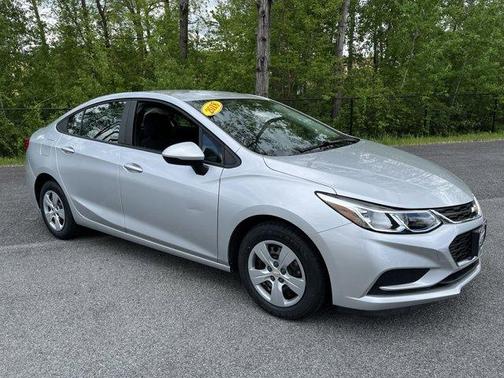 Photo 5 of 32 of 2018 Chevrolet Cruze LS