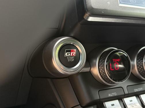 Raven 2024 Toyota GR86 Premium