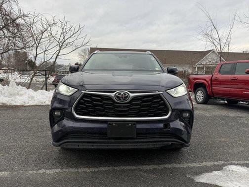 2025 Toyota Highlander Hybrid Platinum