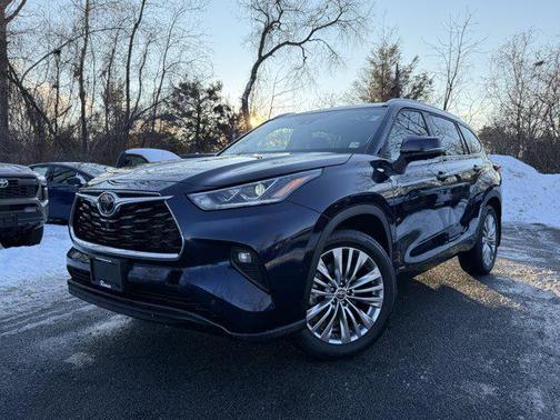 2025 Toyota Highlander Hybrid Platinum