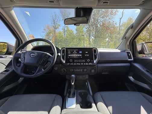 2025 Nissan Frontier SV