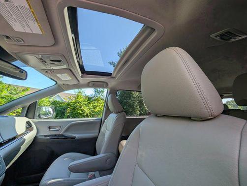 2020 Toyota Sienna XLE