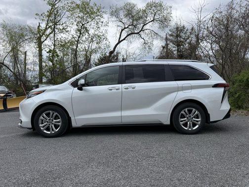 Wind Chill Pearl 2023 Toyota Sienna Platinum