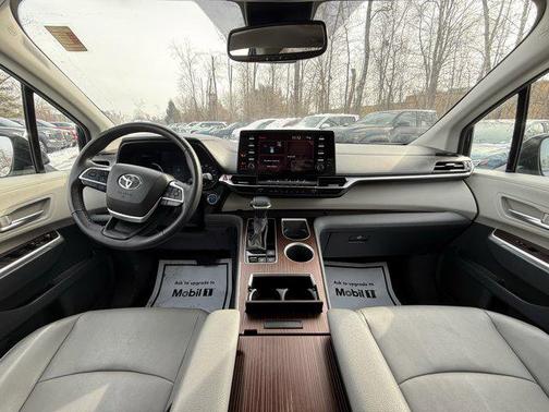 2023 Toyota Sienna XLE