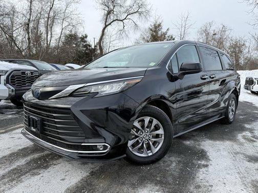 2023 Toyota Sienna XLE