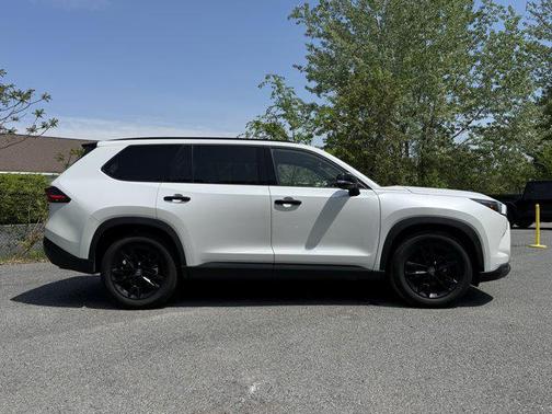 Pearl 2025 Toyota Grand Highlander Hybrid Nightshade Edition