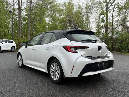 Wind Chill Pearl/Midnight Black Metallic 2023 Toyota Corolla SE