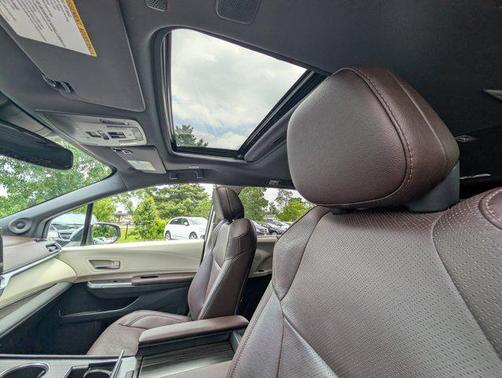 2022 Toyota Sienna Platinum 7 Passenger