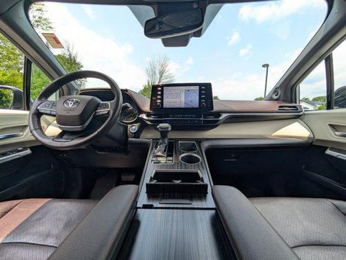 2022 Toyota Sienna Platinum 7 Passenger