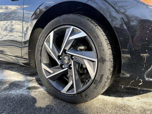 2024 Hyundai ELANTRA HEV Limited