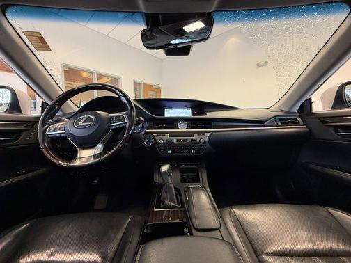 2016 Lexus ES 300h Base