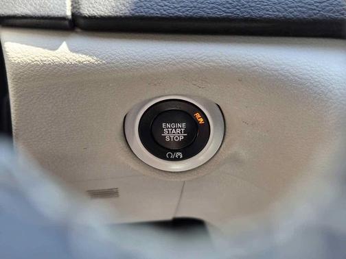 Diamond Black Crystal Pearlcoat 2024 Chrysler Pacifica Touring L