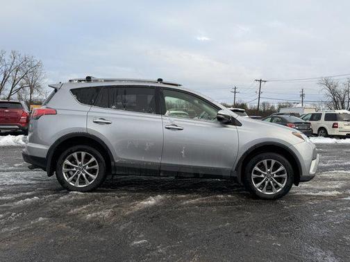 2017 Toyota RAV4 Hybrid SE