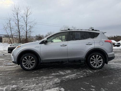 2017 Toyota RAV4 Hybrid SE