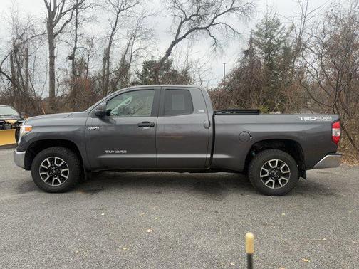 2017 Toyota Tundra SR5