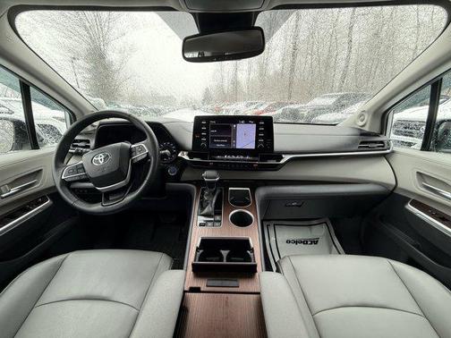 2022 Toyota Sienna XLE