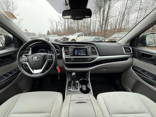 2018 Toyota Highlander LE