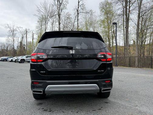 Black 2023 Honda Pilot AWD Elite