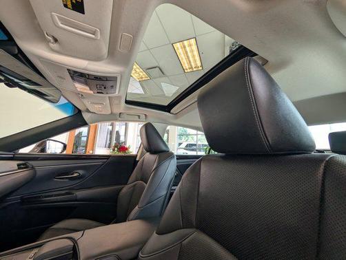 2021 Lexus ES 300h Base
