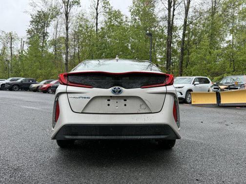 Titanium Glow 2022 Toyota Prius Prime LE